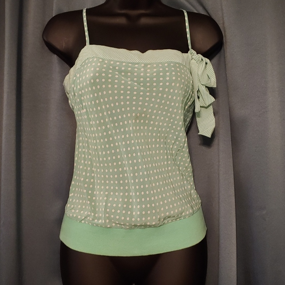 Adorable string tanktop with an off the strap bow